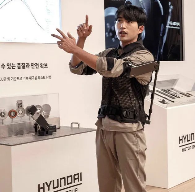 Hyundai Unveils Carbon-Based Composite Mechanical Exoskeleton X-ble Shoulder