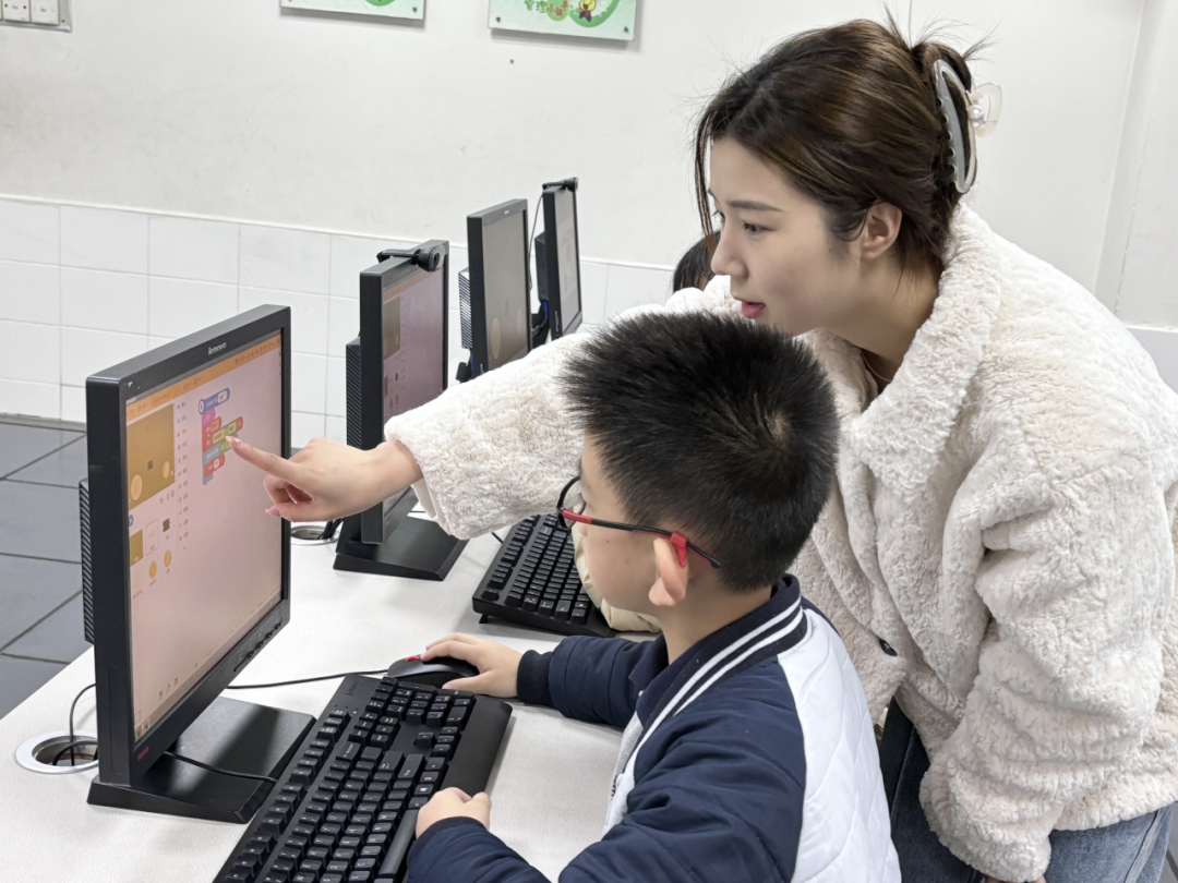 Empowering the Future: Desheng Classroom Begins an Innovative Journey