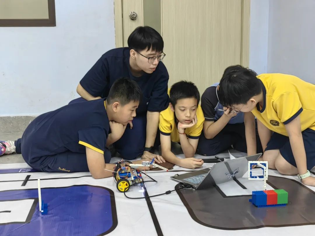 Empowering the Future: Desheng Classroom Begins an Innovative Journey