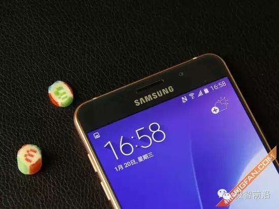 The Encounter of Glass and Metal: Review of Samsung A7 2016 Edition