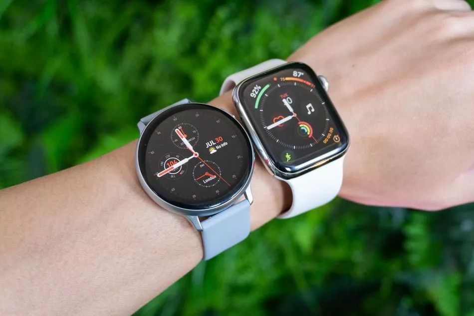 The New Contender in the Smartwatch Arena: How It Challenges the Giants