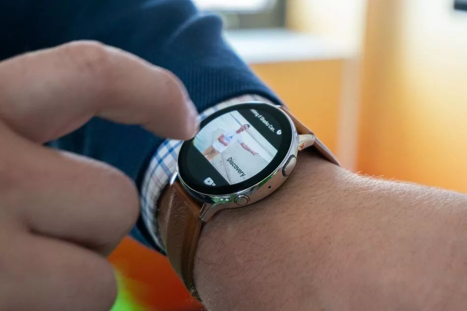 The New Contender in the Smartwatch Arena: How It Challenges the Giants