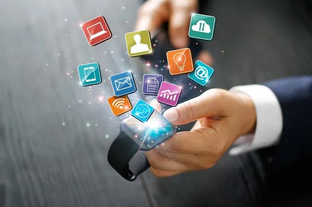 Why Are More and More People Choosing Smartwatches?