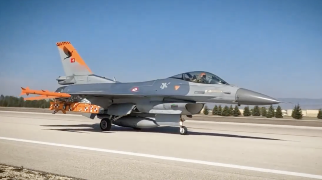 Turkey's F-16 Successfully Launches SOM-J Cruise Missile, Shifting Focus from F-35 to Drones