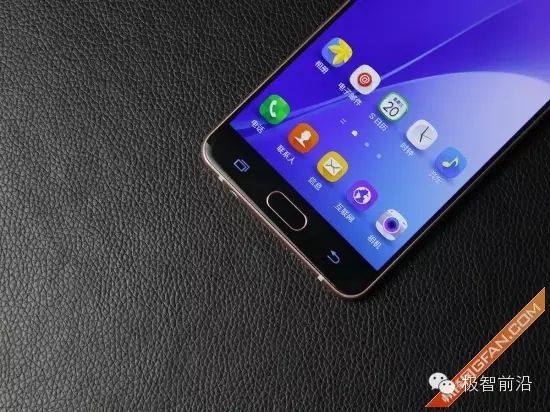 The Encounter of Glass and Metal: Review of Samsung A7 2016 Edition