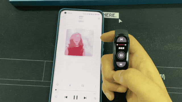 Choosing Between Smartwatches and Fitness Bands: 3000 Yuan or 300 Yuan?