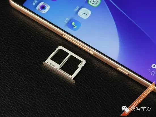 The Encounter of Glass and Metal: Review of Samsung A7 2016 Edition