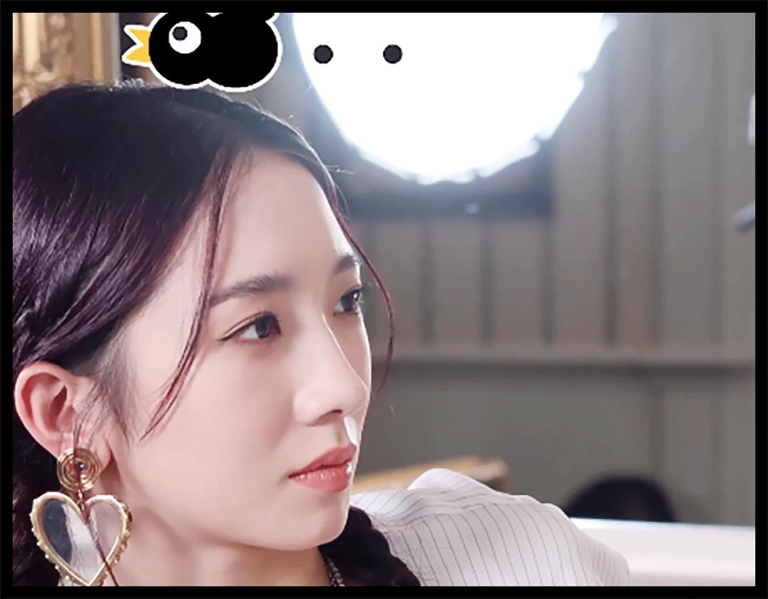 Meng Meiqi Helps Me with Girl Group C Position Makeup, Resulting in Her Laughing Until Cramping?