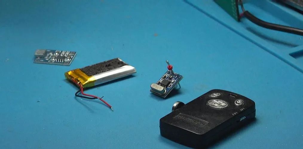 Integrating Wireless Communication Modules: Practical Guide to Connecting Microcontrollers with Bluetooth Modules