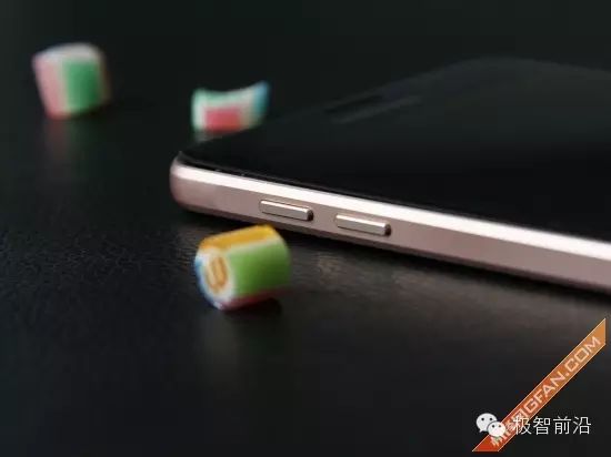 The Encounter of Glass and Metal: Review of Samsung A7 2016 Edition