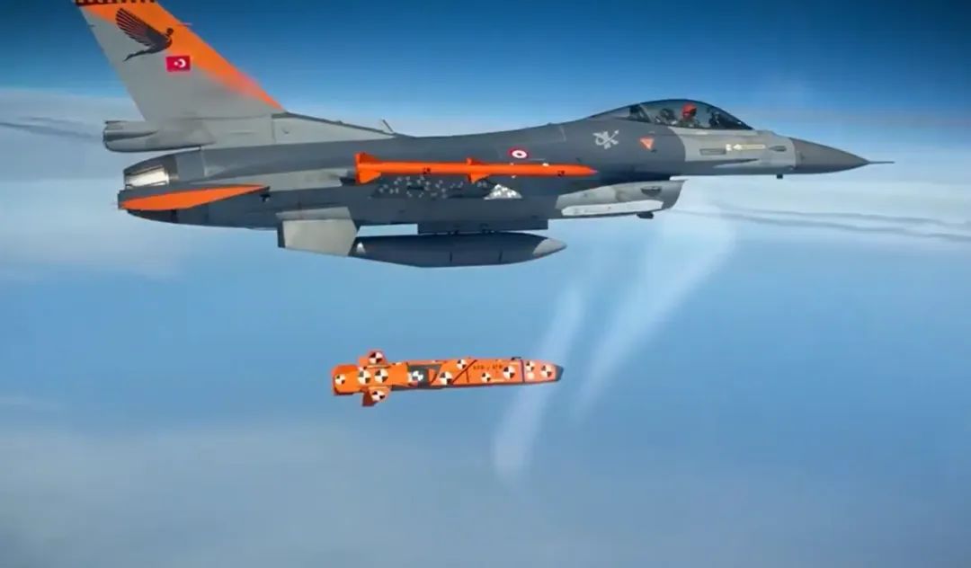 Turkey's F-16 Successfully Launches SOM-J Cruise Missile, Shifting Focus from F-35 to Drones