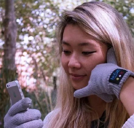 Daily Cool: Bluetooth Calling Gloves