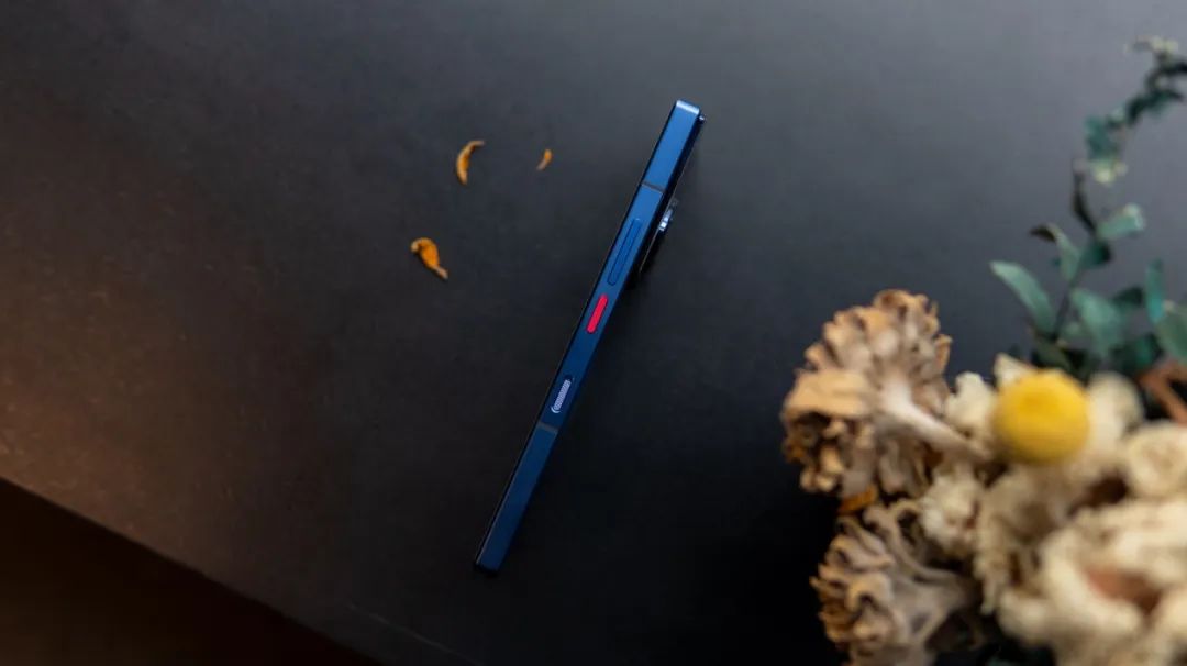 Nubia Z60 Ultra Unboxing Experience: Not Just a "Screen" but Also Painting on Glass?