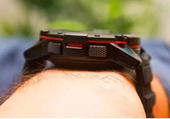 The Smartwatch That Never Needs Charging: It Really Does