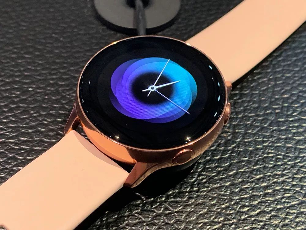 The New Contender in the Smartwatch Arena: How It Challenges the Giants