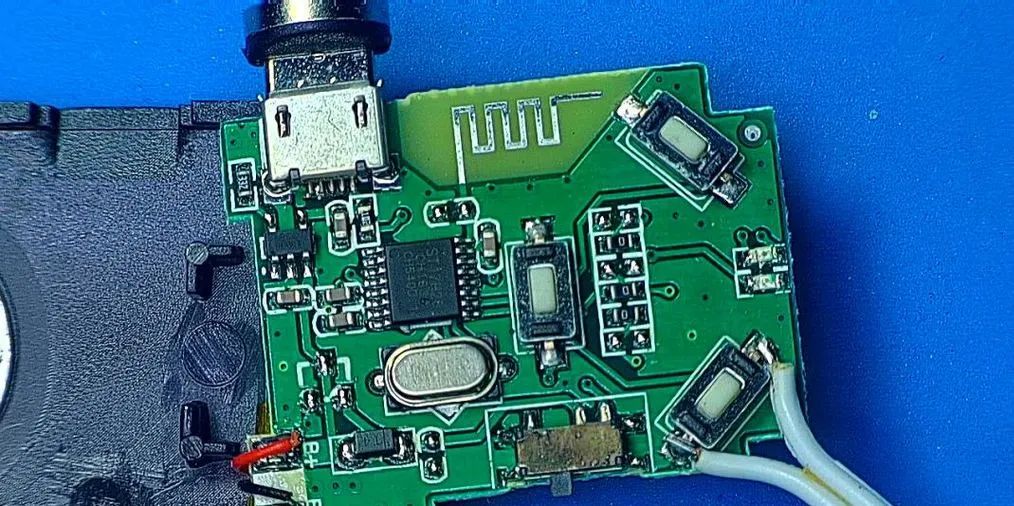Integrating Wireless Communication Modules: Practical Guide to Connecting Microcontrollers with Bluetooth Modules
