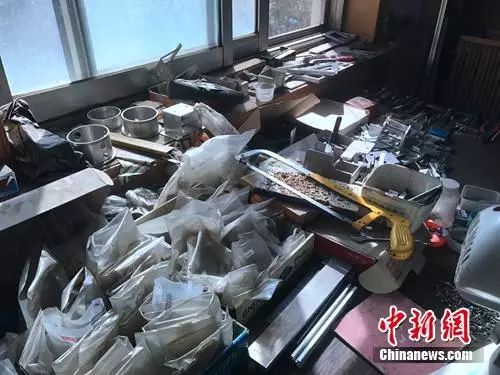 Remember the Internet Celebrity Academician of High-Speed Rail? Recently, His Desk Shocked Me Again...