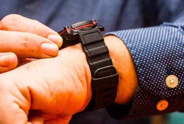 The Smartwatch That Never Needs Charging: It Really Does