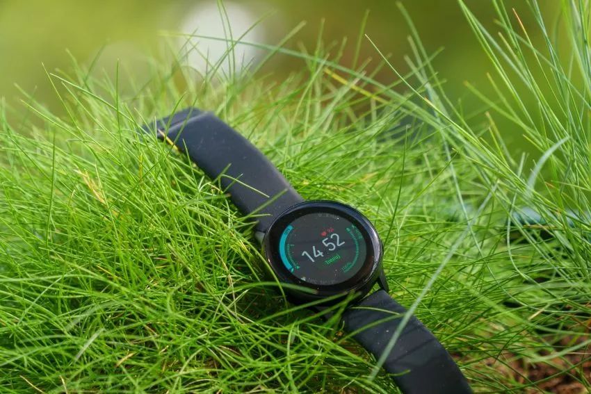 The New Contender in the Smartwatch Arena: How It Challenges the Giants