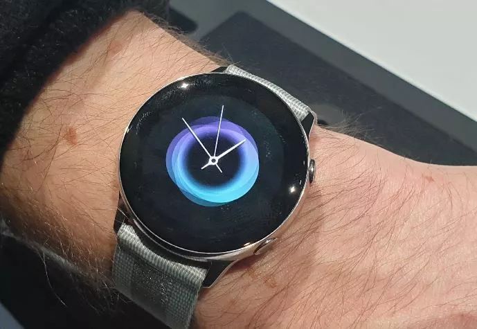 The New Contender in the Smartwatch Arena: How It Challenges the Giants