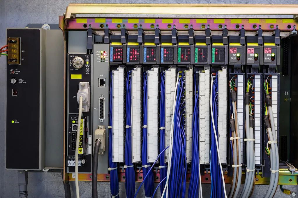 How to Wire Sensors in PLCs? Master These Two Points, It's Actually Quite Simple