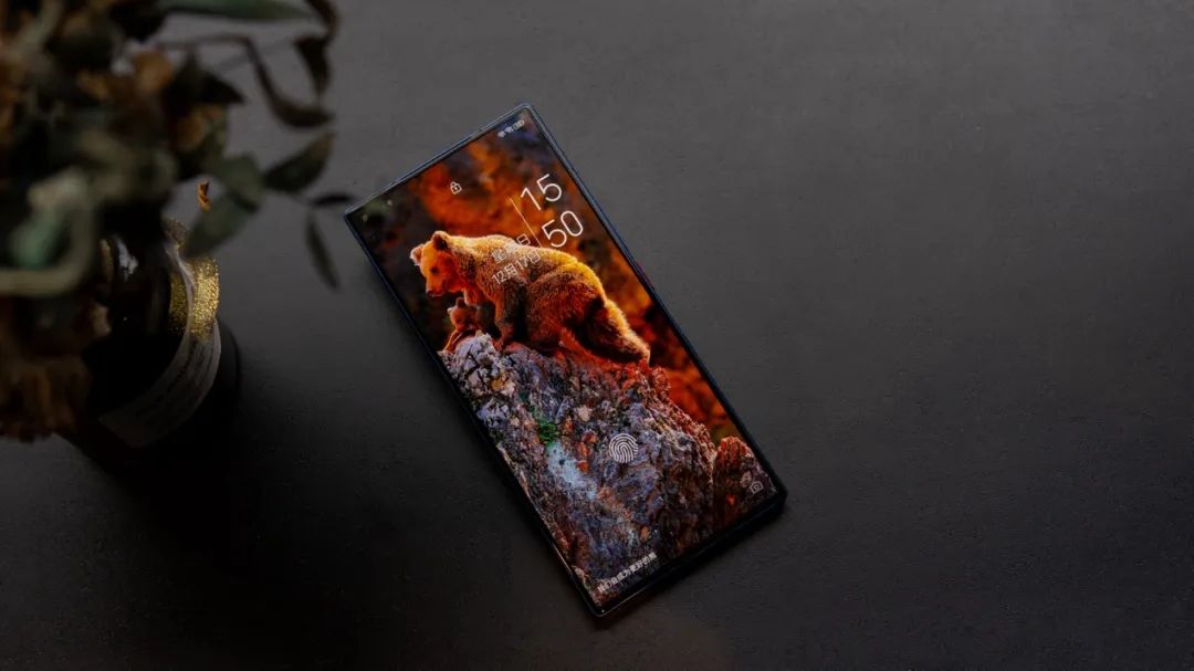 Nubia Z60 Ultra Unboxing Experience: Not Just a "Screen" but Also Painting on Glass?