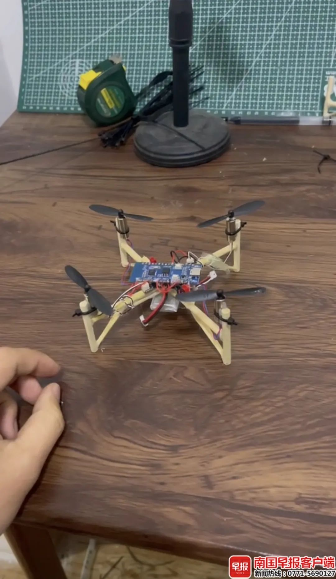 Young Innovator Creates Affordable Drone Using Chopsticks, Receives 130,000 Likes!