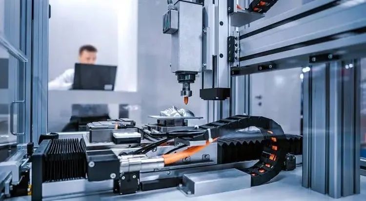 Integration of PLC and Industrial Robots: Automation Solutions for Assembly Lines