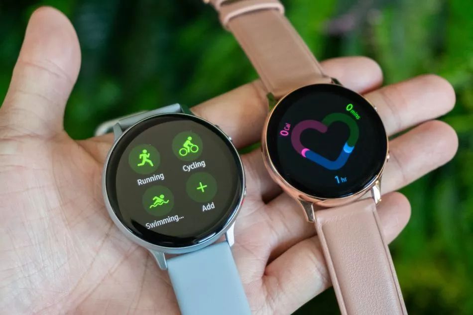 The New Contender in the Smartwatch Arena: How It Challenges the Giants