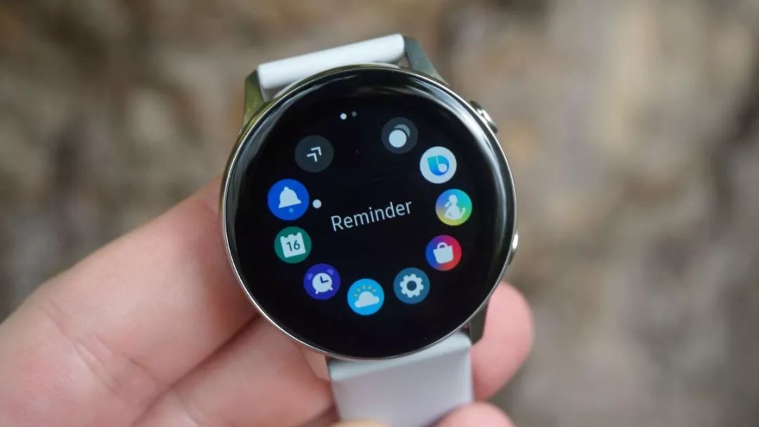 The New Contender in the Smartwatch Arena: How It Challenges the Giants