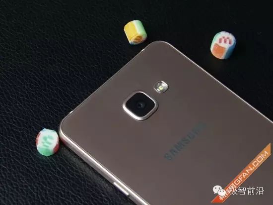 The Encounter of Glass and Metal: Review of Samsung A7 2016 Edition