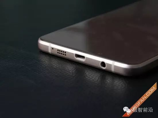 The Encounter of Glass and Metal: Review of Samsung A7 2016 Edition