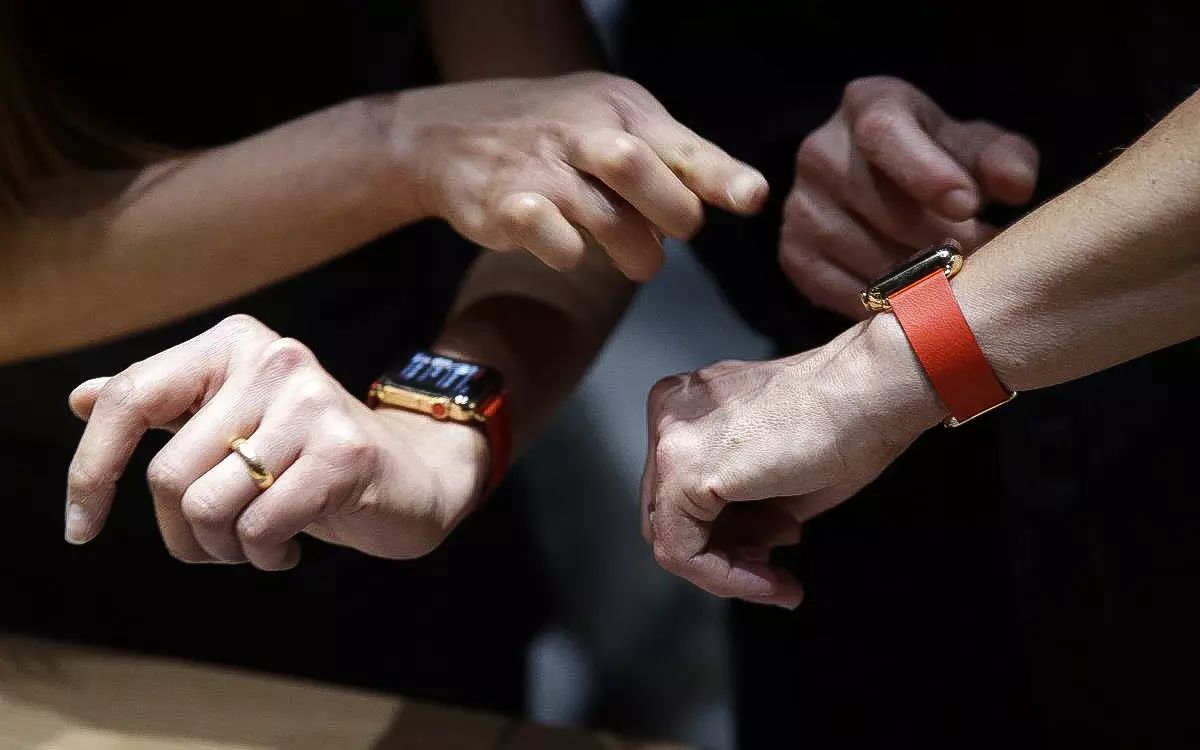Smartwatch Screen Too Small? With This, You Can Still Play 'Angry Birds'