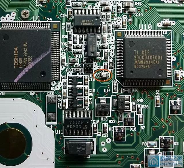 Disassembly of the Vintage Texas Instruments Graphing Calculator: It Can Even Be Overclocked