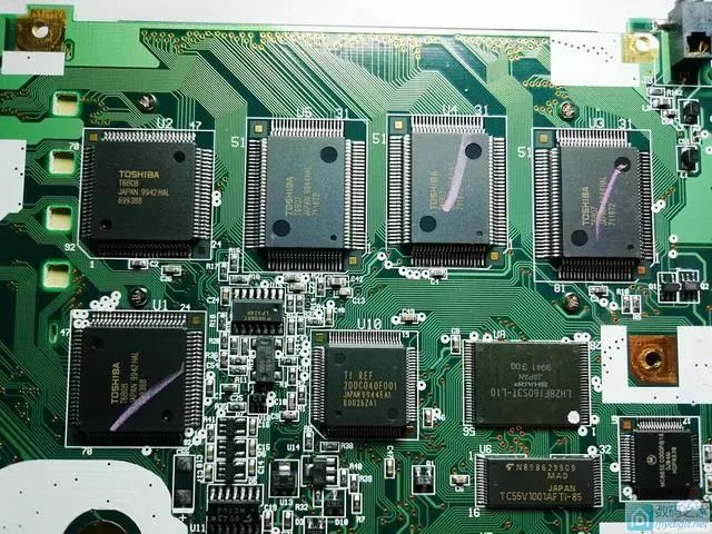 Disassembly of the Vintage Texas Instruments Graphing Calculator: It Can Even Be Overclocked