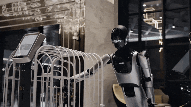 The Competition of Humanoid Robots in the Second Half: Who Owns the Scenarios and Data Defines "Embodied Commercial Intelligence"