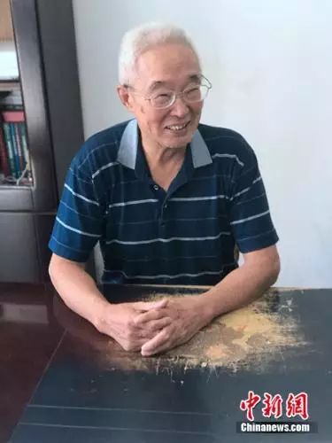 Shocking! The Most 'Beautiful' Desk of a Renowned Academician