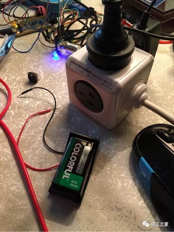 How to Use a Multimeter to Measure and Distinguish Between Voltage, Neutral, and Live Wires