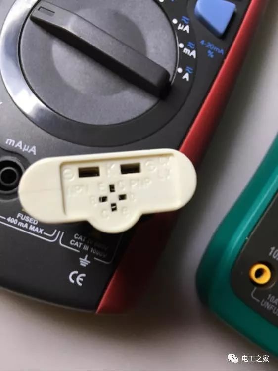 How to Use a Multimeter to Measure and Distinguish Between Voltage, Neutral, and Live Wires