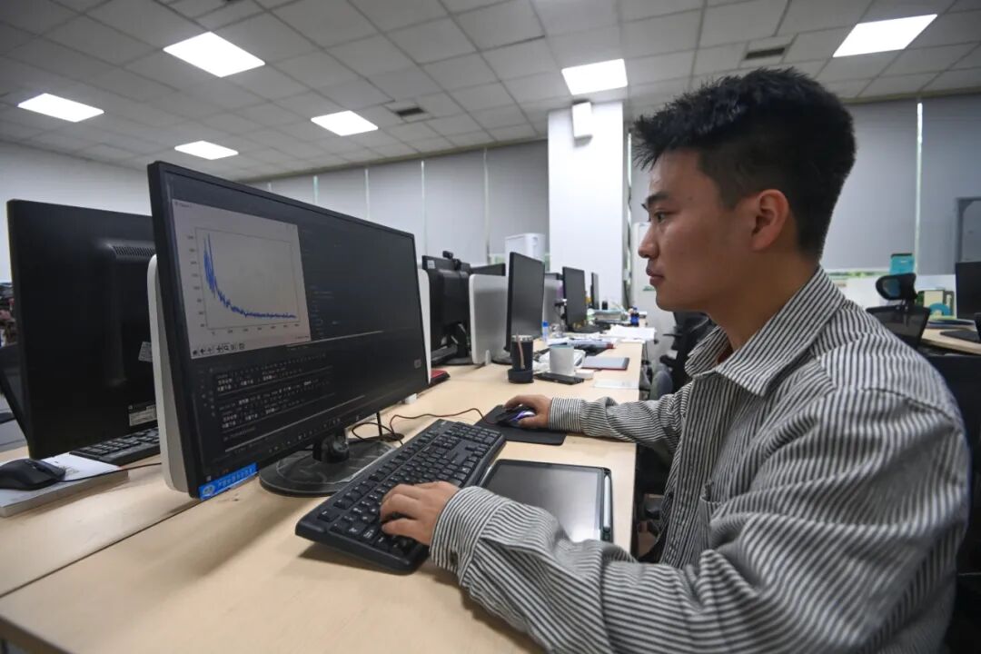 Enabling Factory Equipment to Communicate Freely Like Mobile Phones