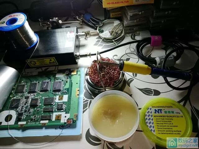 Disassembly of the Vintage Texas Instruments Graphing Calculator: It Can Even Be Overclocked