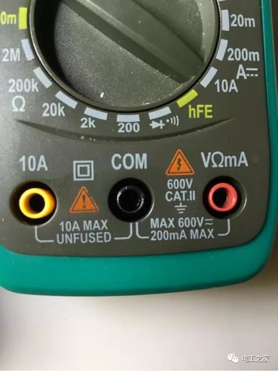 How to Use a Multimeter to Measure and Distinguish Between Voltage, Neutral, and Live Wires