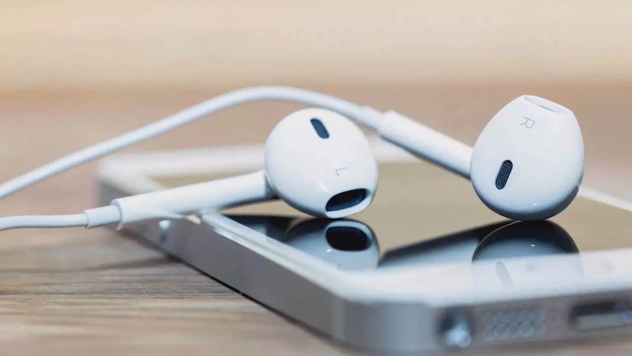 Do You Really Need an Amplifier and DAC for Your Headphones?