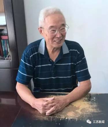 Remember the 78-Year-Old High-Speed Rail "Internet Celebrity" Academician? Recently, His Desk Shocked Us Again...