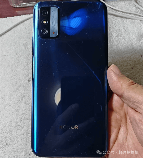 7.09-Inch Eye-Caring LCD Smartphone Priced at 400 Yuan, Powered by Dimensity 900 with Stereo Dual Speakers for an Immersive Viewing Experience