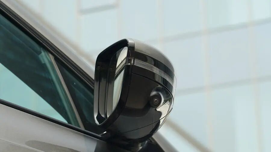 17+11 Sensors with Ultra-High Computing Power: The Intelligent Traffic Management of the Zhiji LS7