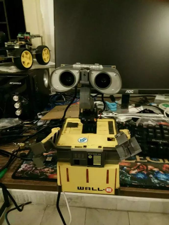 Geek DIY: How to Assemble a Robot