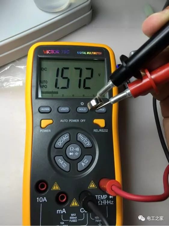 How to Use a Multimeter to Measure and Distinguish Between Voltage, Neutral, and Live Wires