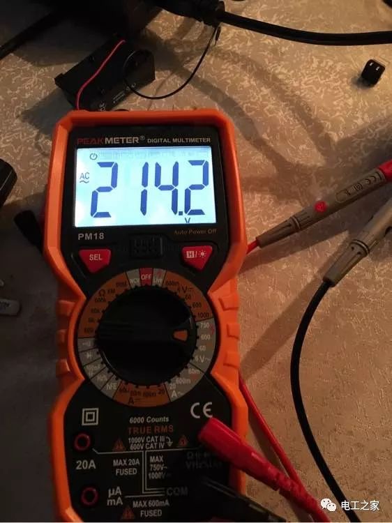 How to Use a Multimeter to Measure and Distinguish Between Voltage, Neutral, and Live Wires