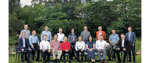 Once Again, Ren Zhengfei Does Not Stand in the C Position